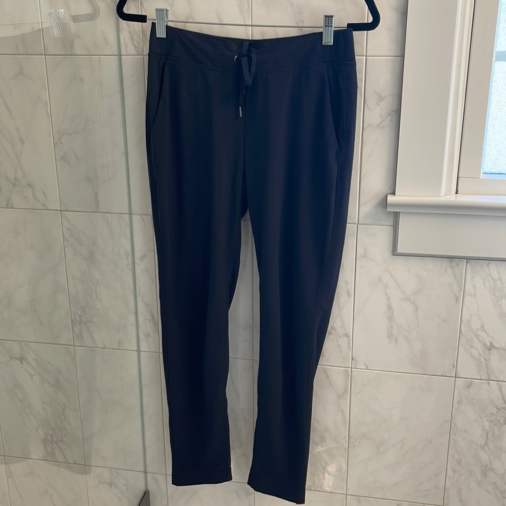 Athleta Cropped Navy Pant - size 4